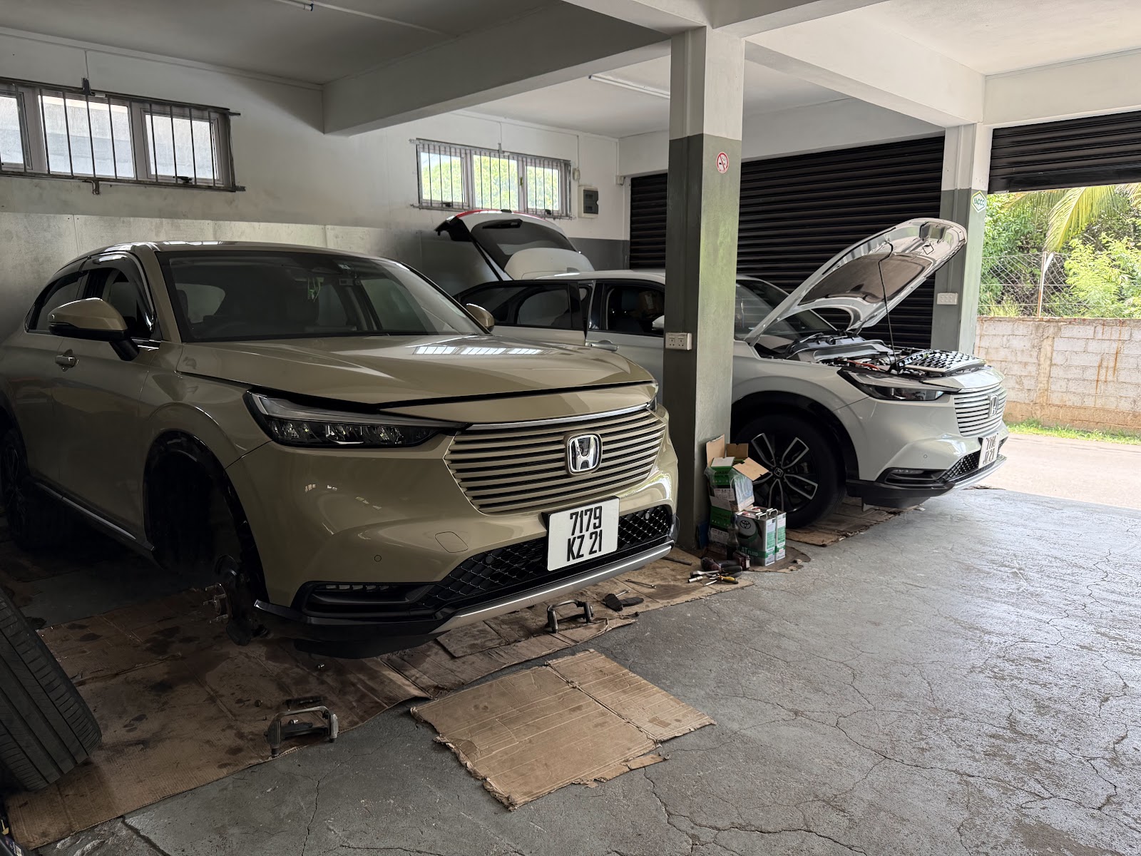 Honda vehicles inside the workshop